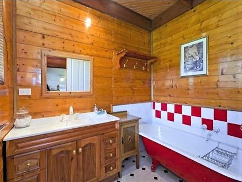 41 Mackinnons Bridge Road, Noorat VIC 3265