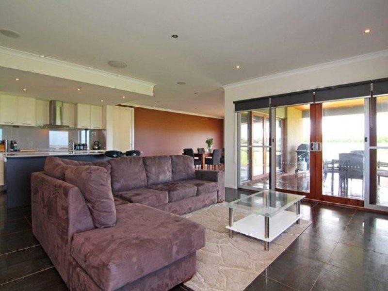 298 Southern Cross Road, Illowa VIC 3282