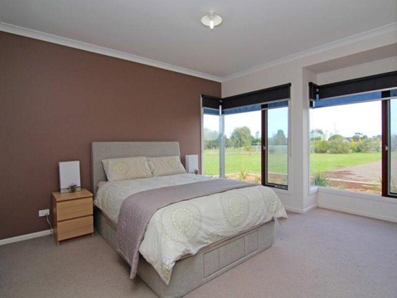 298 Southern Cross Road, Illowa VIC 3282