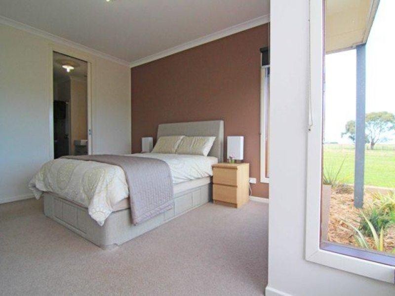 298 Southern Cross Road, Illowa VIC 3282