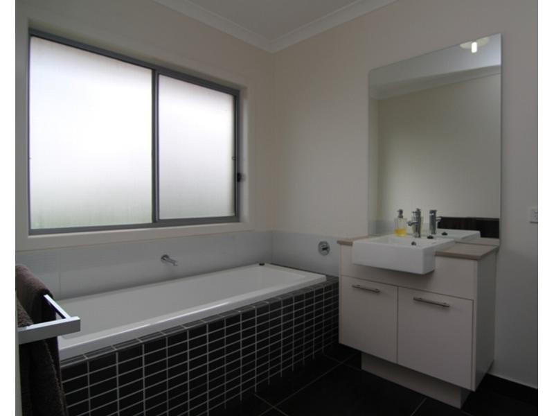 298 Southern Cross Road, Illowa VIC 3282