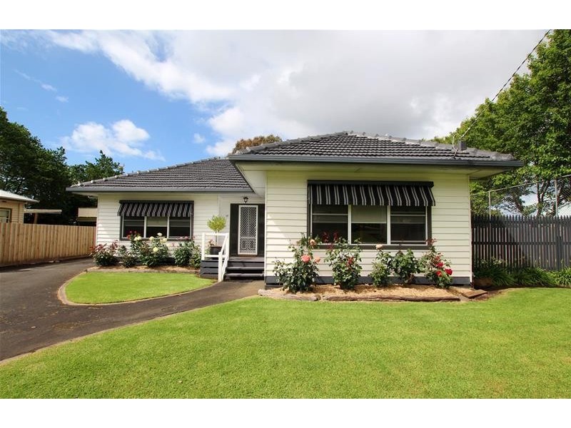 17 Ziegler Parade, Allansford VIC 3277