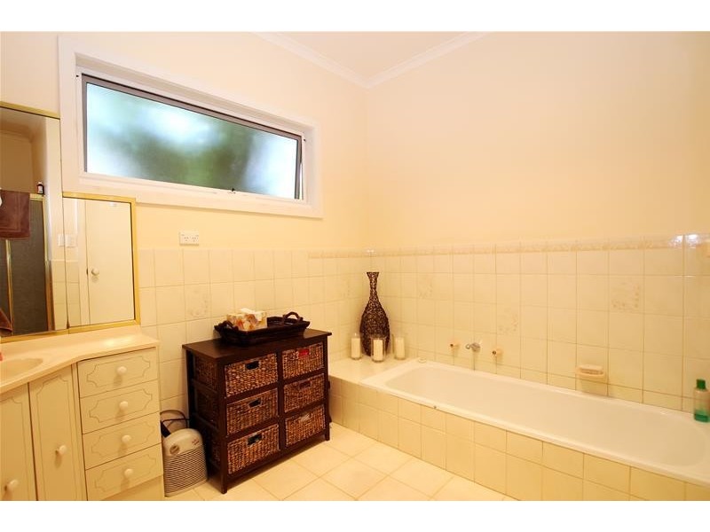 17 Ziegler Parade, Allansford VIC 3277