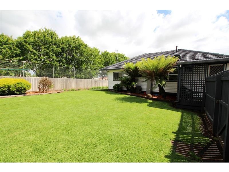 17 Ziegler Parade, Allansford VIC 3277