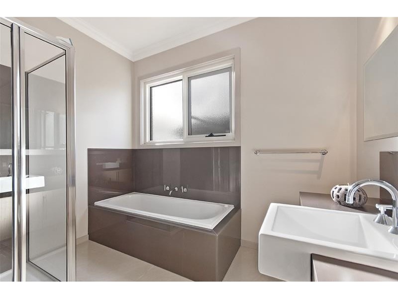 8 Laguna Court, Portland VIC 3305