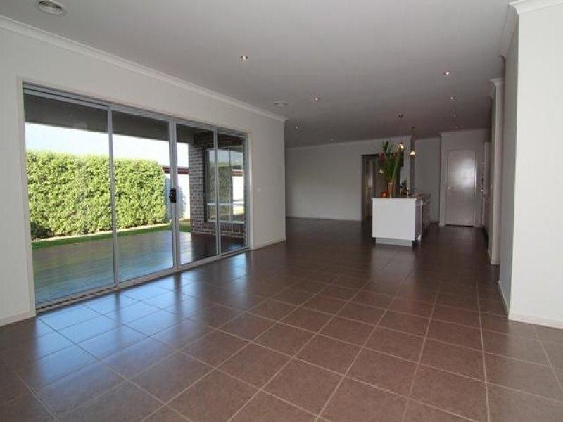 11 Huntingfield Drive, Warrnambool VIC 3280