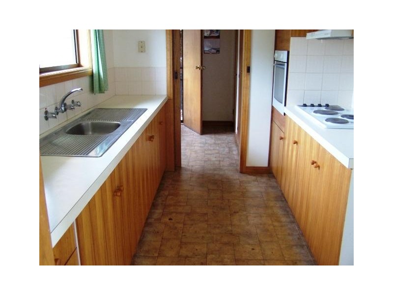 8 Tea Tree Court, Mortlake VIC 3272