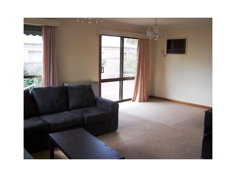 8 Tea Tree Court, Mortlake VIC 3272