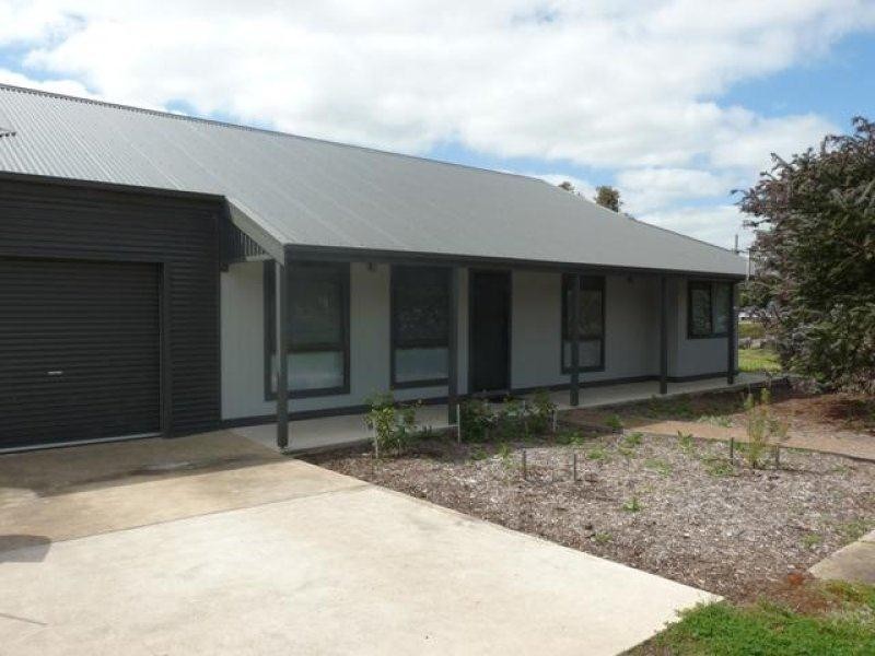 4 Mount Road, Mortlake VIC 3272