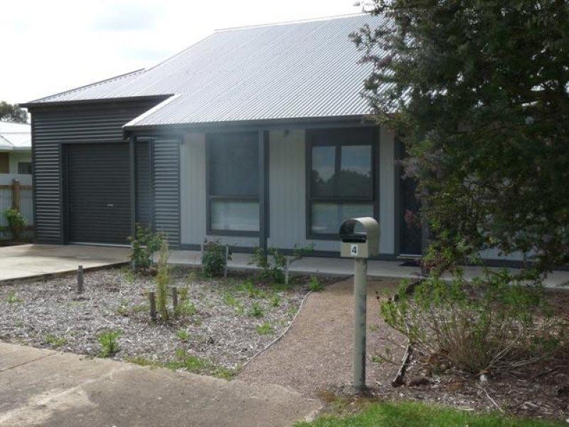 4 Mount Road, Mortlake VIC 3272