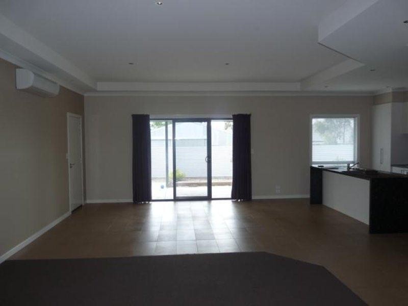 4 Mount Road, Mortlake VIC 3272