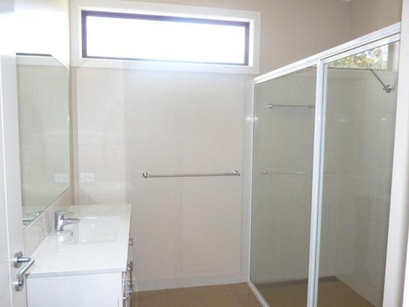 4 Mount Road, Mortlake VIC 3272