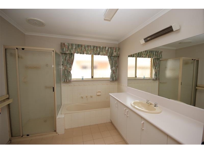 1 Caroville Drive, Warrnambool VIC 3280