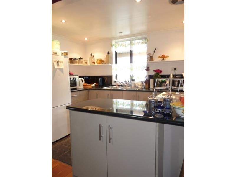 3 Hood Avenue, Mortlake VIC 3272