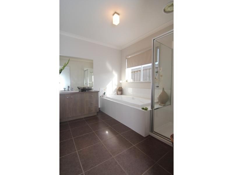 11 Huntingfield Drive, Warrnambool VIC 3280