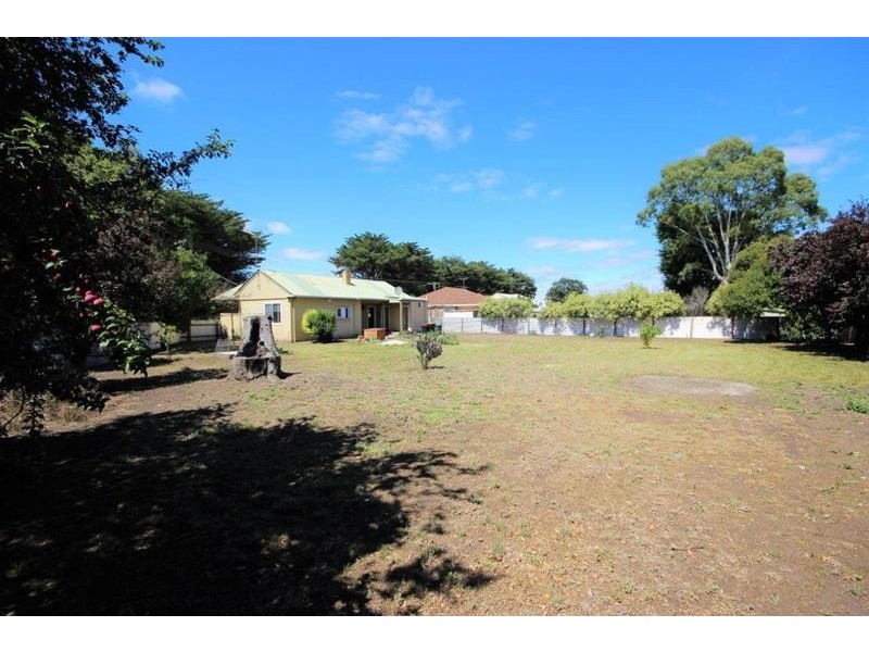 80 Darlington  Road, Mortlake VIC 3272