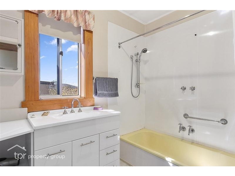 9 Cruttenden Street, Buckland TAS 7190