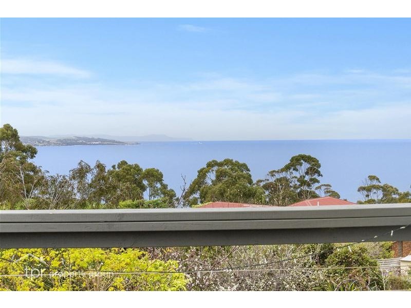 47 Tahune Crescent, Blackmans Bay TAS 7052