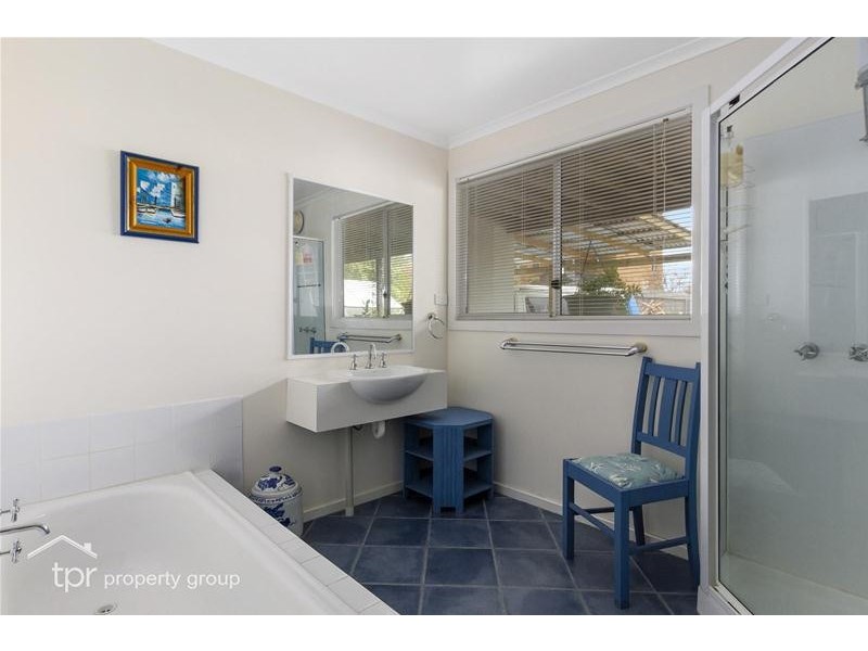 47 Tahune Crescent, Blackmans Bay TAS 7052