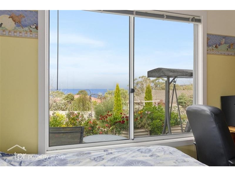 47 Tahune Crescent, Blackmans Bay TAS 7052