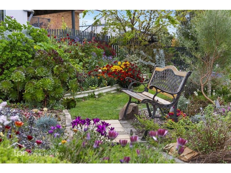 47 Tahune Crescent, Blackmans Bay TAS 7052