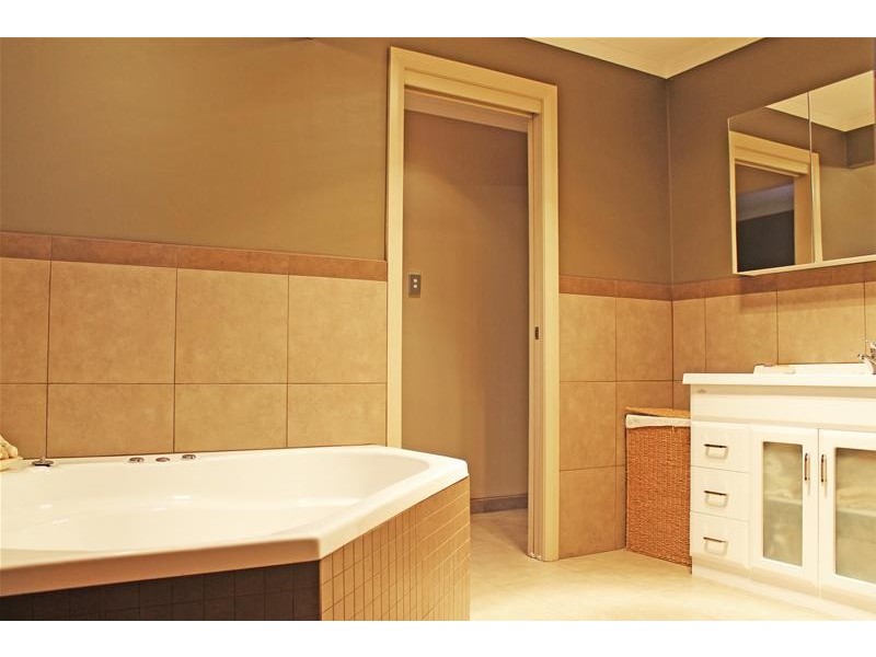 4 Sandrock Loop, Abels Bay TAS 7112