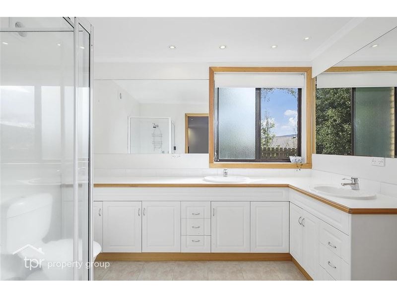 11 Hawthorn Drive, Kingston TAS 7050