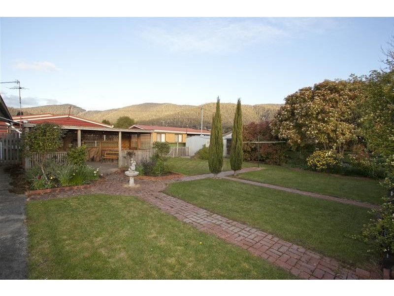 2 Oak Street, Huonville TAS 7109