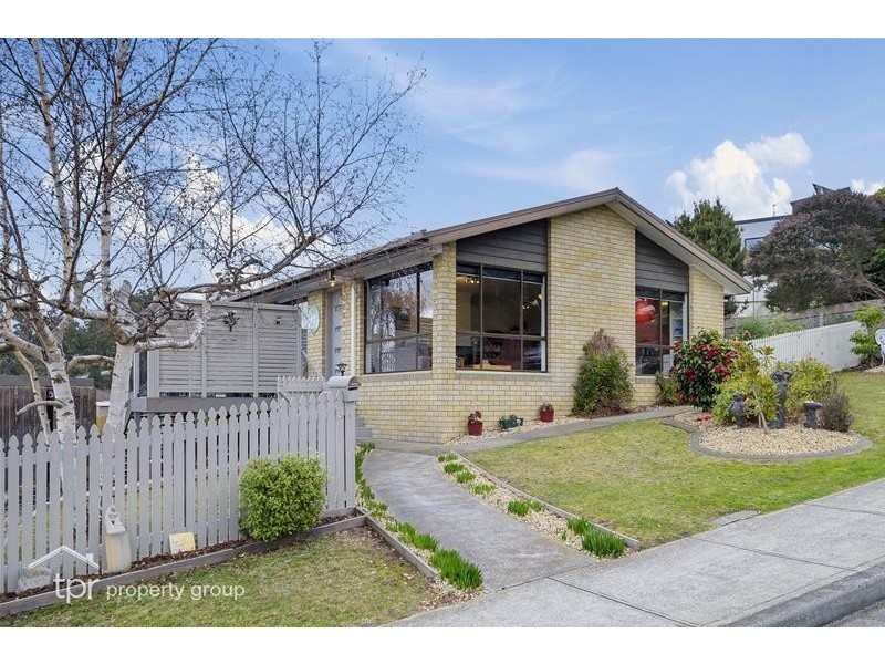 34 Tingira Road, Blackmans Bay TAS 7052