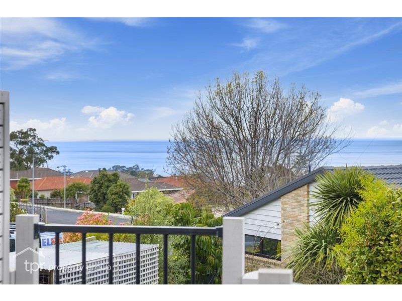 34 Tingira Road, Blackmans Bay TAS 7052