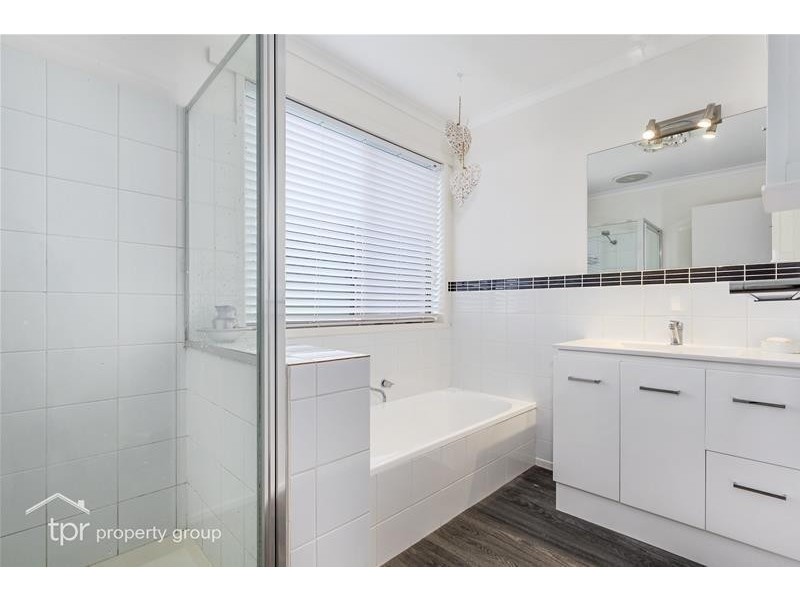 34 Tingira Road, Blackmans Bay TAS 7052