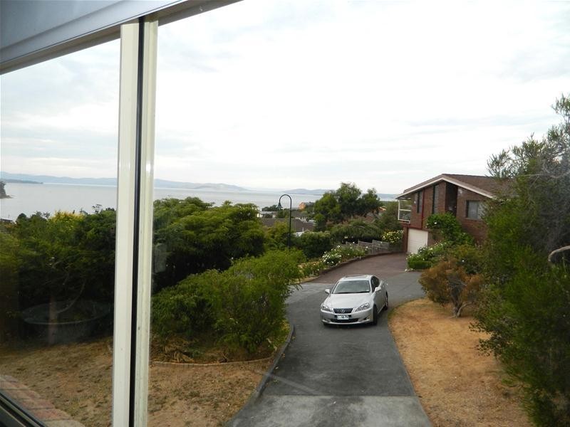 10 Seacrest Avenue, Blackmans Bay TAS 7052