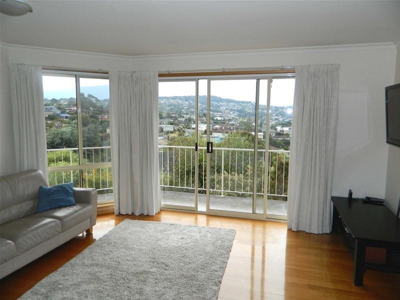 10 Seacrest Avenue, Blackmans Bay TAS 7052