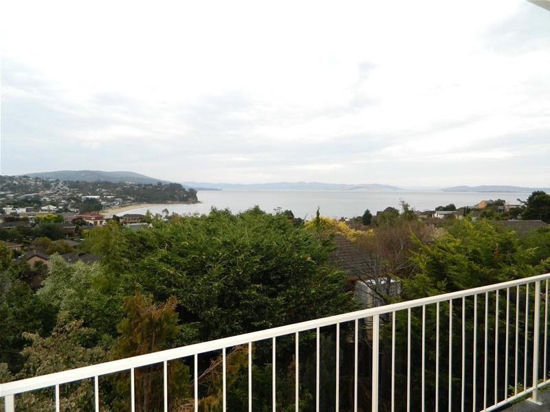 10 Seacrest Avenue, Blackmans Bay TAS 7052