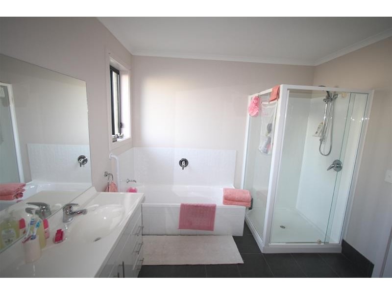 2/105 Main Street, Huonville TAS 7109