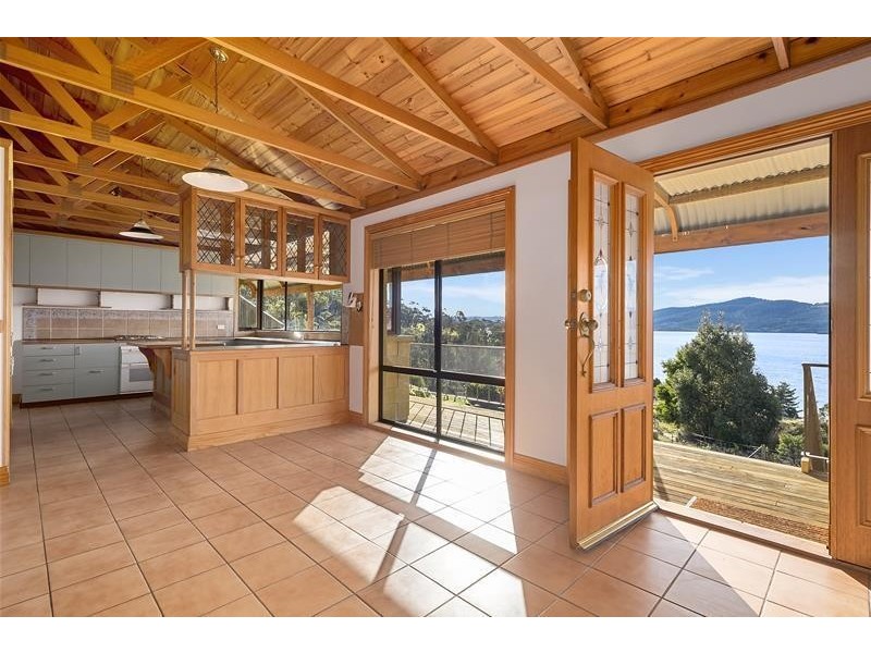 574 Police Point Road, Police Point TAS 7116