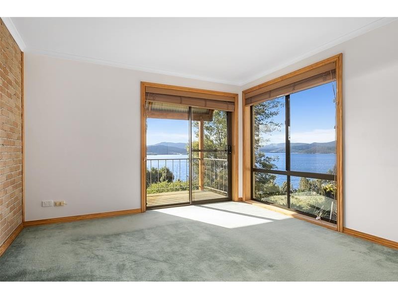 574 Police Point Road, Police Point TAS 7116