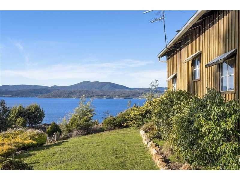 574 Police Point Road, Police Point TAS 7116