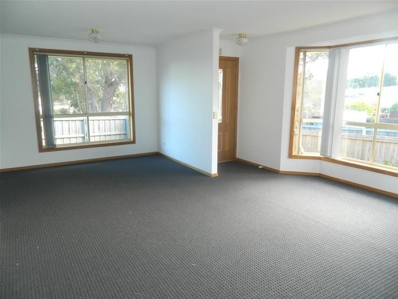 2/13 Freesia Crescent, Kingston TAS 7050