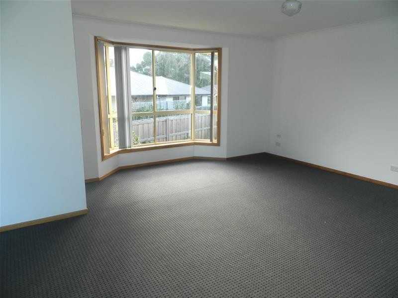 2/13 Freesia Crescent, Kingston TAS 7050