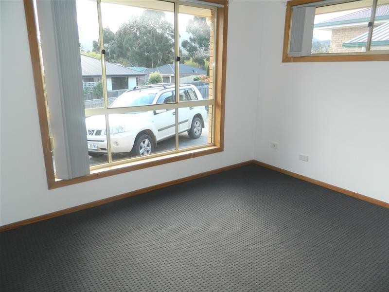 2/13 Freesia Crescent, Kingston TAS 7050