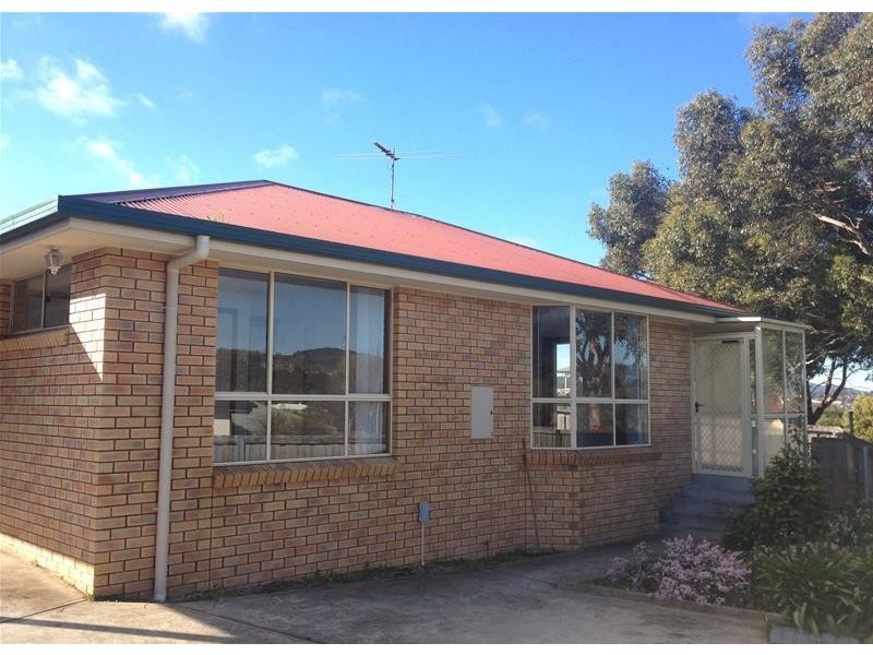 2/13 Freesia Crescent, Kingston TAS 7050