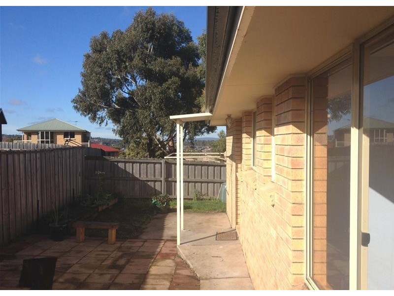 2/13 Freesia Crescent, Kingston TAS 7050