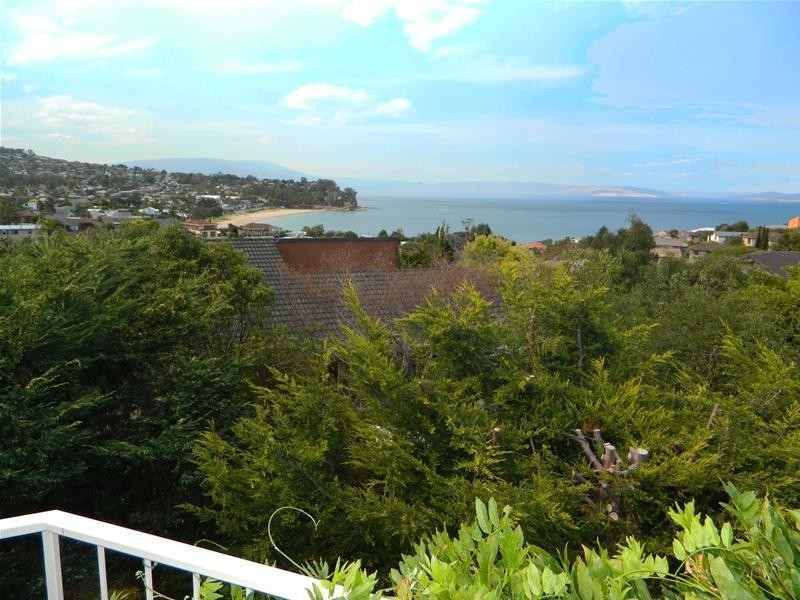 10 Seacrest Avenue, Blackmans Bay TAS 7052