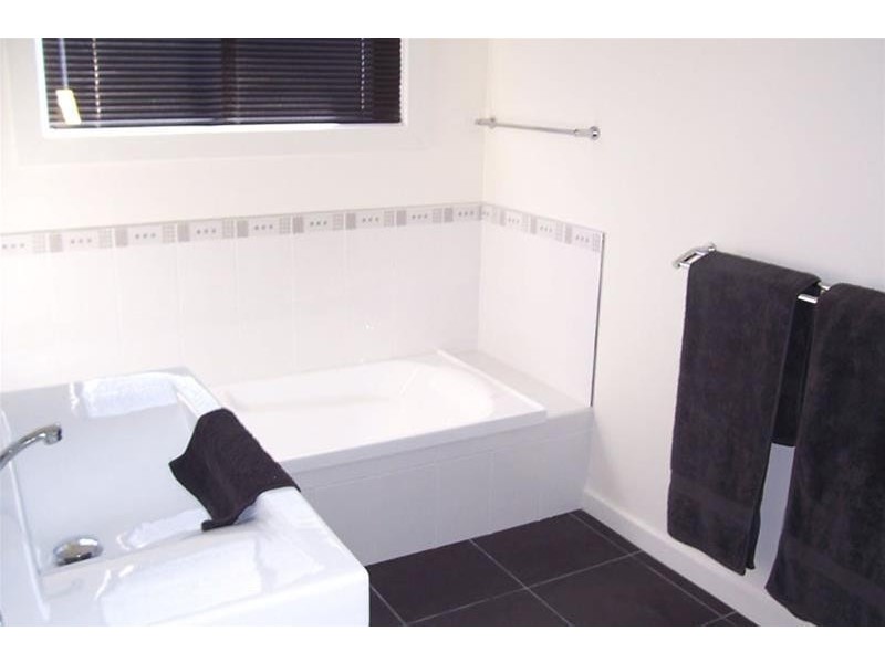 8 Fritton Drive, Dover TAS 7117