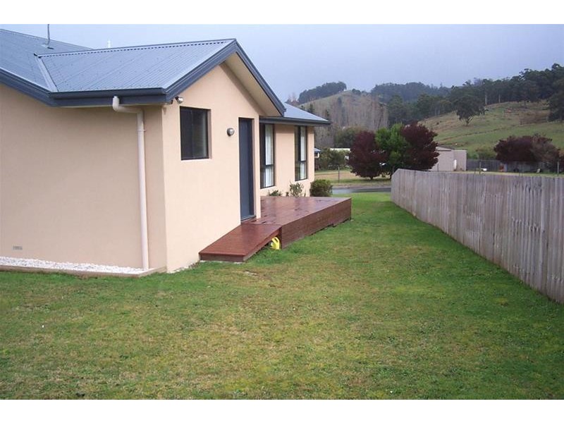 8 Fritton Drive, Dover TAS 7117