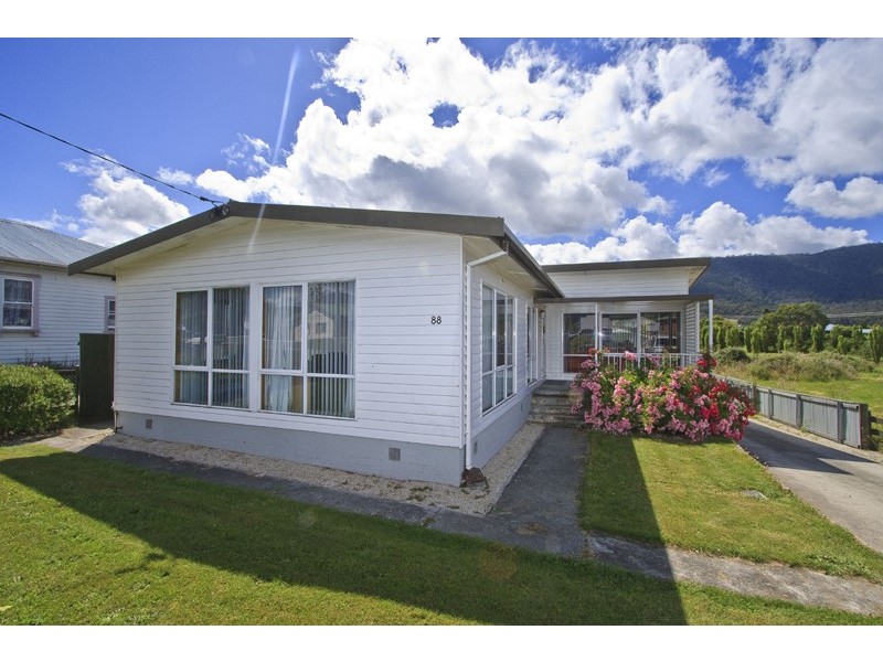 88 Main Street, Huonville TAS 7109