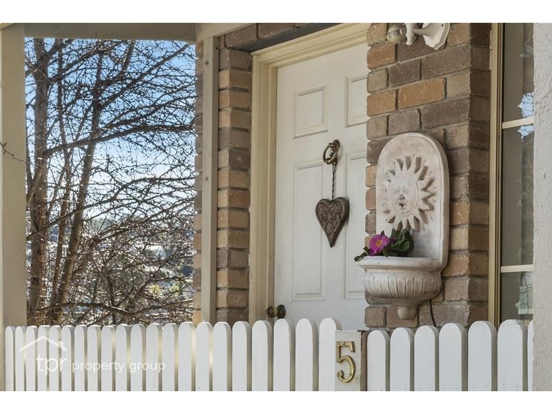 5/1-2 Allport Place, Lenah Valley TAS 7008