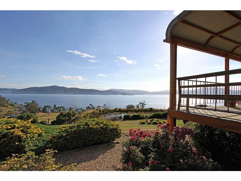 574 Police Point Road, Police Point TAS 7116