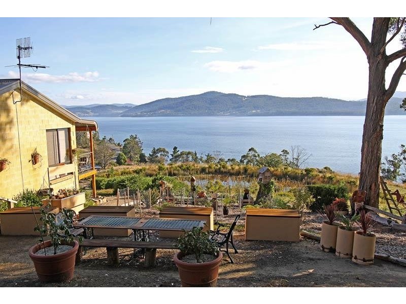 574 Police Point Road, Police Point TAS 7116